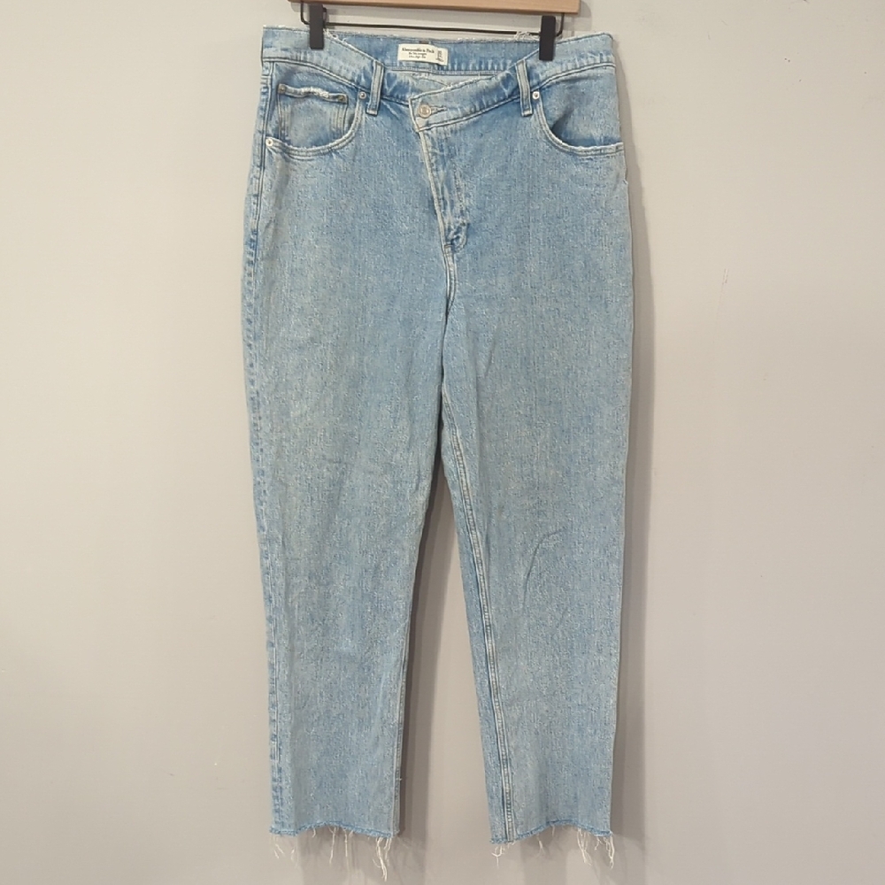 A&F Jeans The 90s Straight Ultra High Rise Size 14L Long Light‎ Wash 99% Cotton